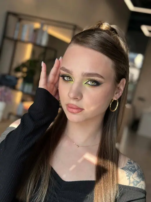 Причёски и макияж — работа салона Cut&Color