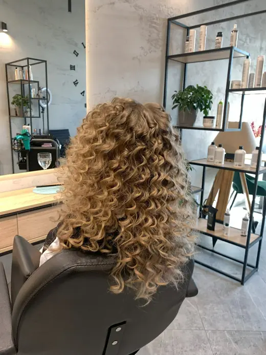 Причёски и макияж — работа салона Cut&Color